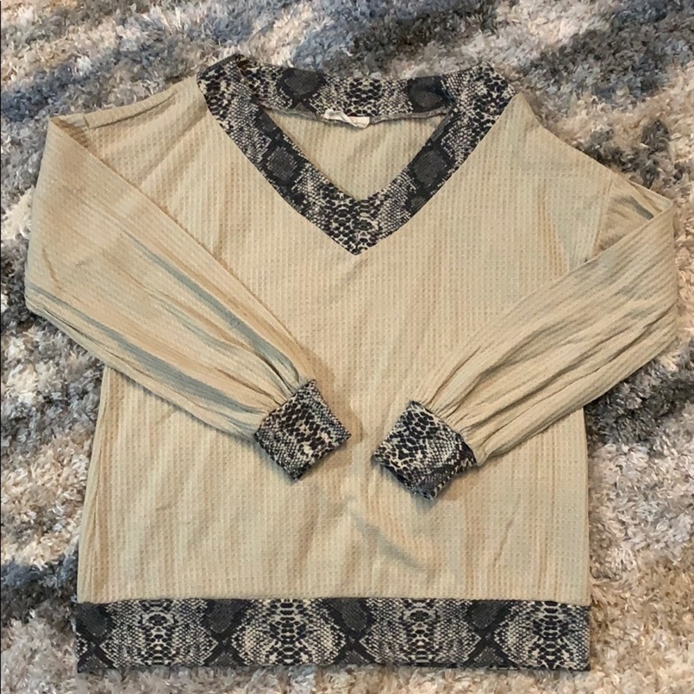 snake print detailed waffle top (small)